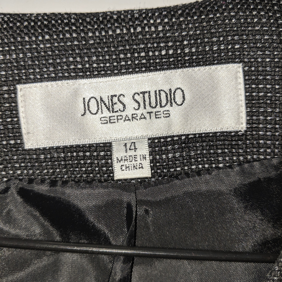JonesStudio Blazer - Picture 2 of 4